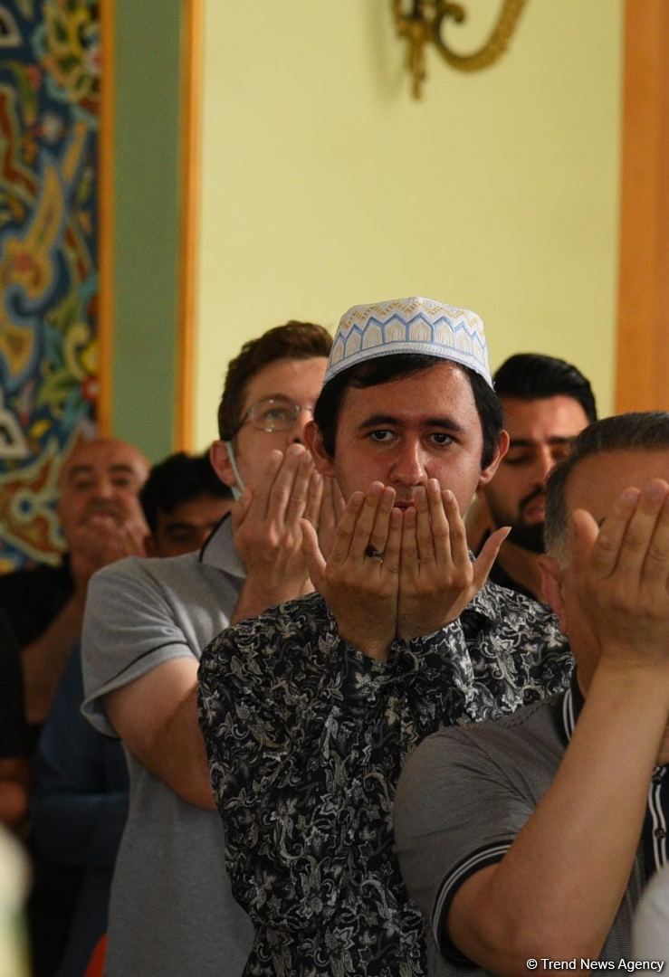Təzəpir məscidində Qurban bayramı namazı qılınıb (FOTO)