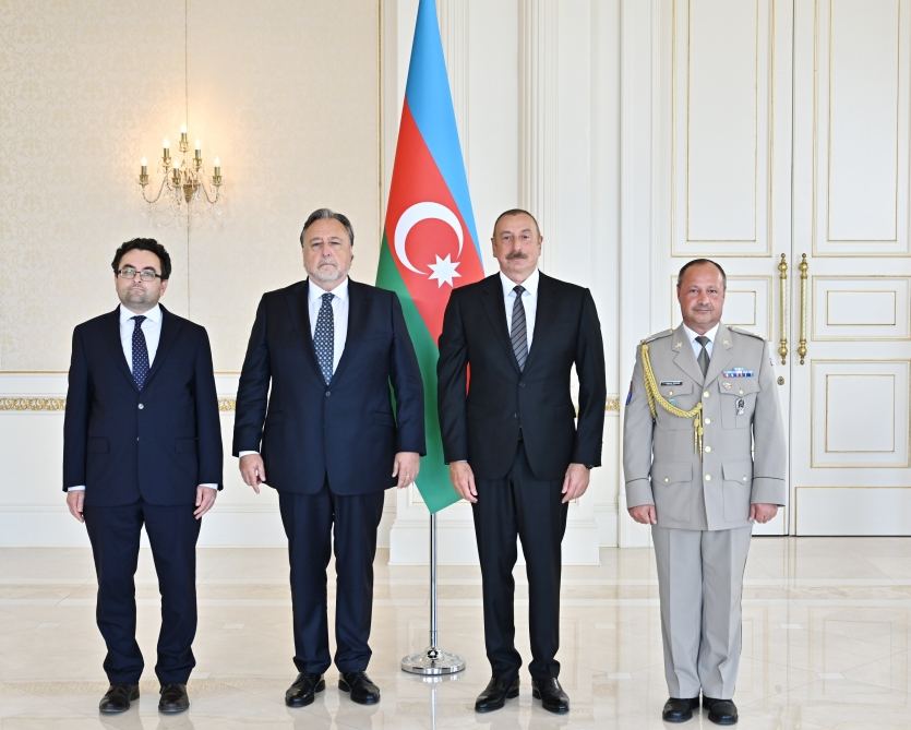 Prezident İlham Əliyev Çex Respublikasının Azərbaycanda yeni təyin olunmuş səfirinin etimadnaməsini qəbul edib (FOTO/VİDEO) (YENİLƏNİB)