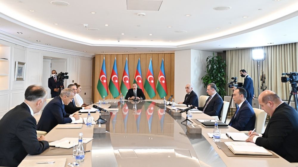 Prezident İlham Əliyevin sədrliyi ilə bu ilin altı ayının yekunlarına həsr olunan müşavirə keçirilib (YENİLƏNİB-2) (FOTO/VİDEO)