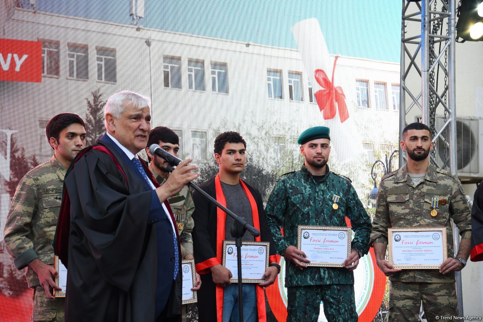 Azərbaycan Dillər Universitetində “Məzun günü” keçirilib (FOTO)