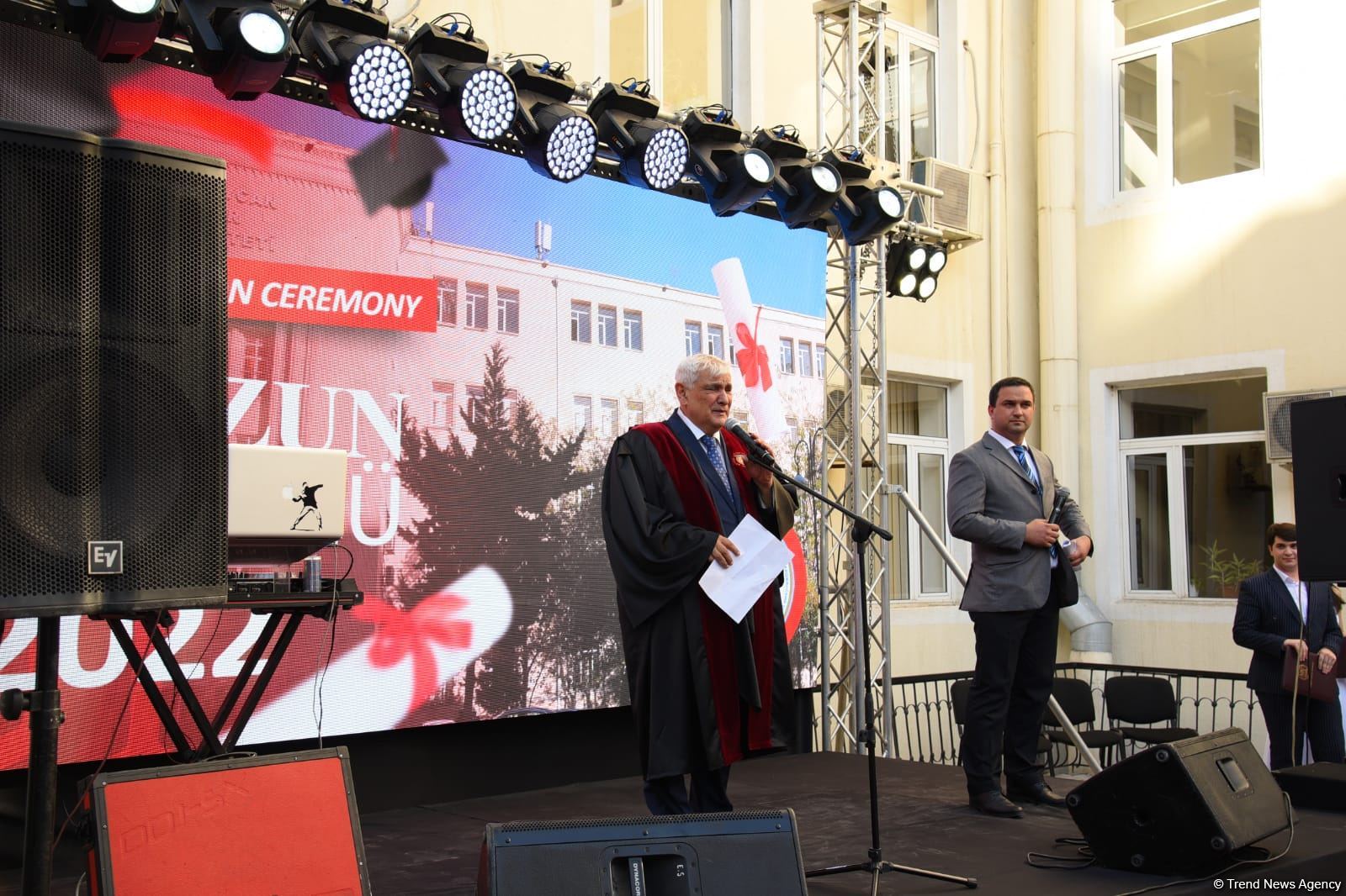Azərbaycan Dillər Universitetində “Məzun günü” keçirilib (FOTO)