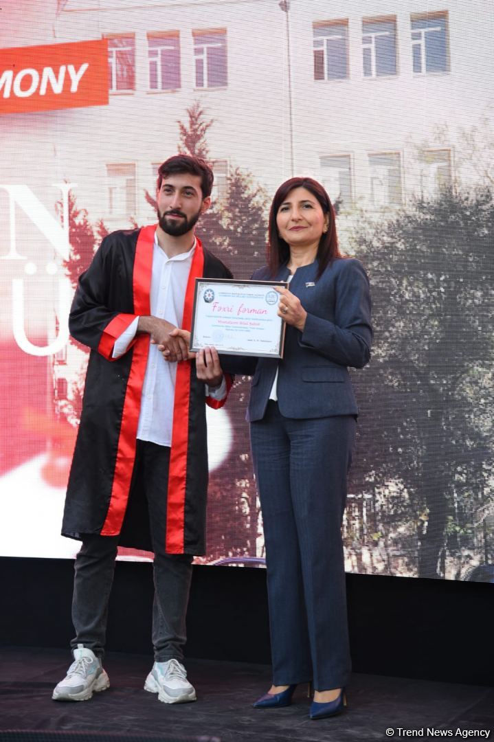 Azərbaycan Dillər Universitetində “Məzun günü” keçirilib (FOTO)