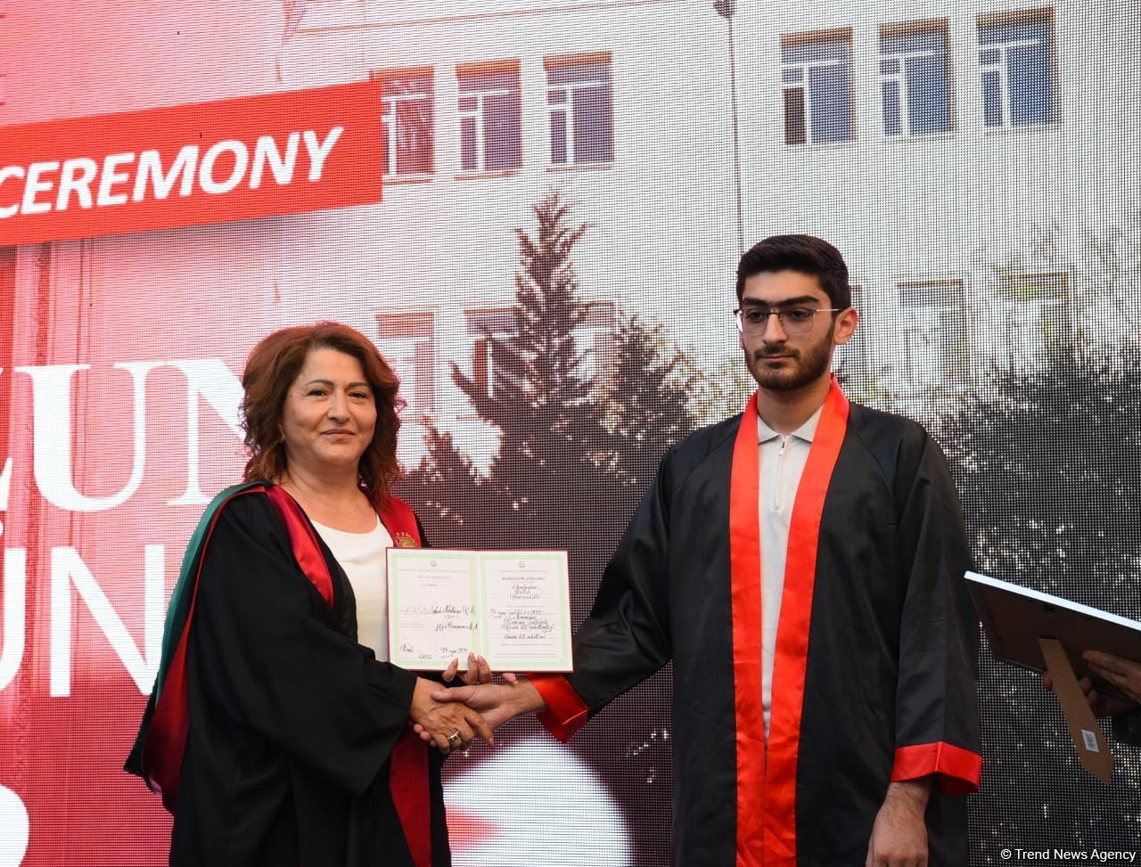 Azərbaycan Dillər Universitetində “Məzun günü” keçirilib (FOTO)