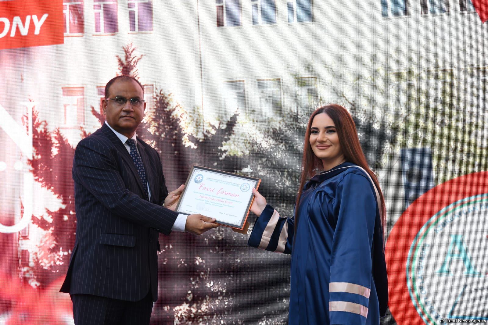 Azərbaycan Dillər Universitetində “Məzun günü” keçirilib (FOTO)