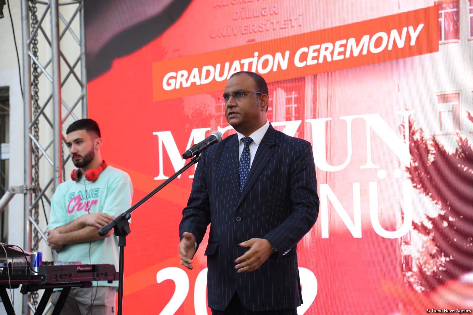 Azərbaycan Dillər Universitetində “Məzun günü” keçirilib (FOTO)