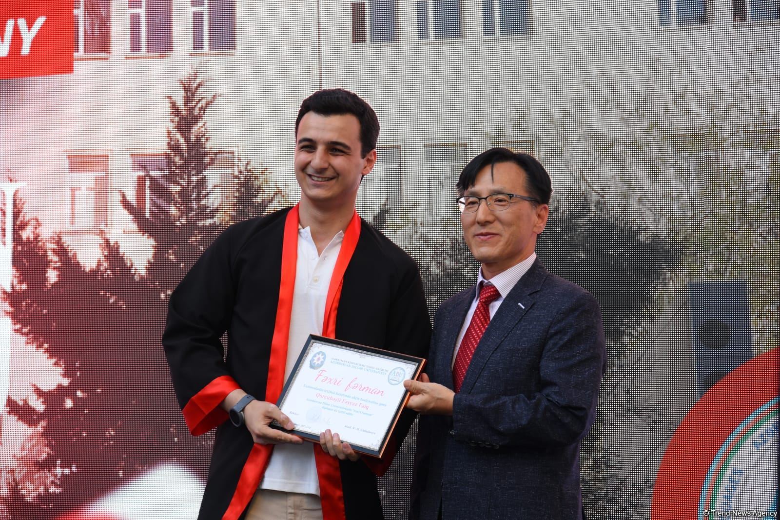 Azərbaycan Dillər Universitetində “Məzun günü” keçirilib (FOTO)