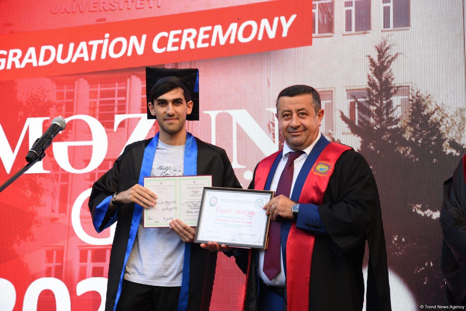 Azərbaycan Dillər Universitetində “Məzun günü” keçirilib (FOTO)