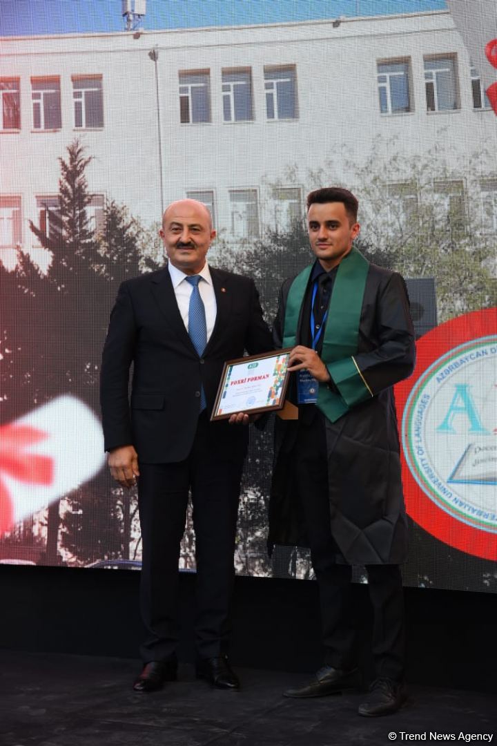 Azərbaycan Dillər Universitetində “Məzun günü” keçirilib (FOTO)