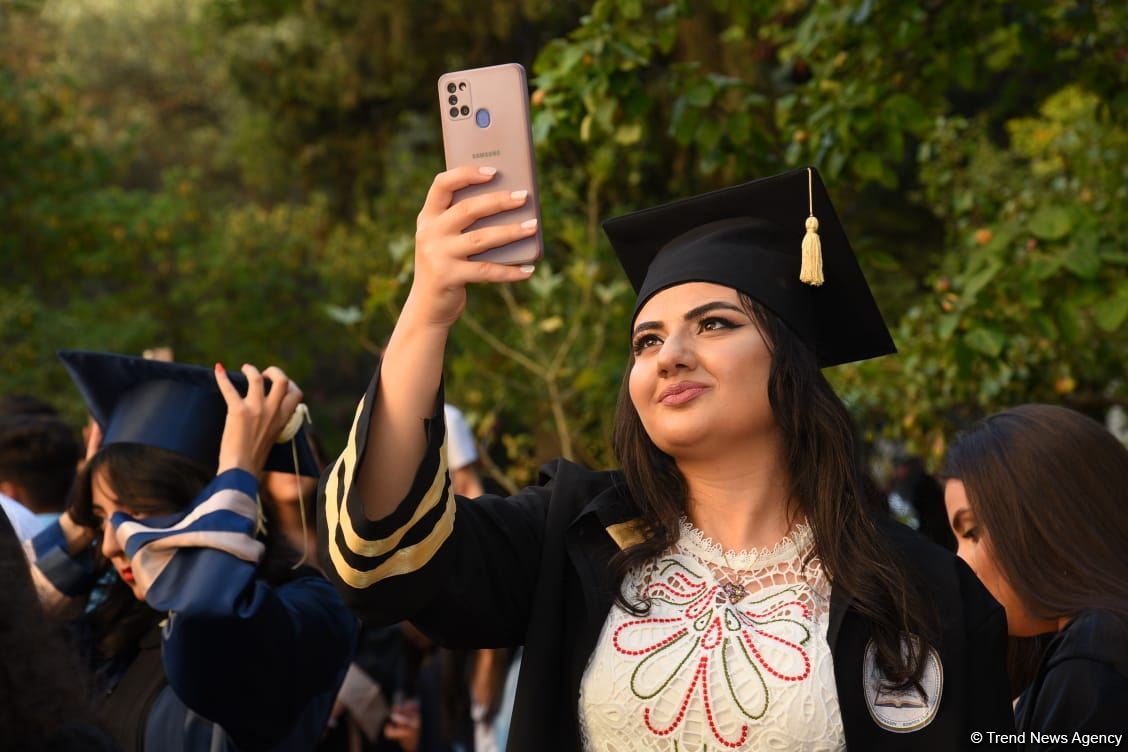 Azərbaycan Dillər Universitetində “Məzun günü” keçirilib (FOTO)