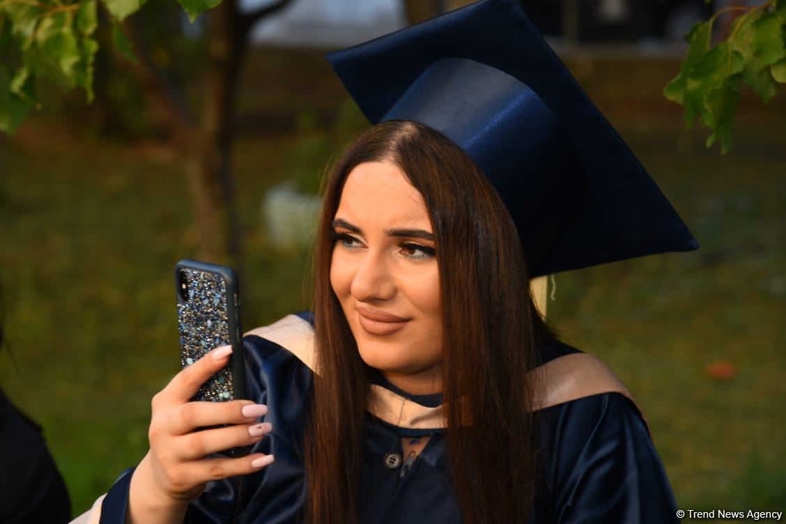 Azərbaycan Dillər Universitetində “Məzun günü” keçirilib (FOTO)