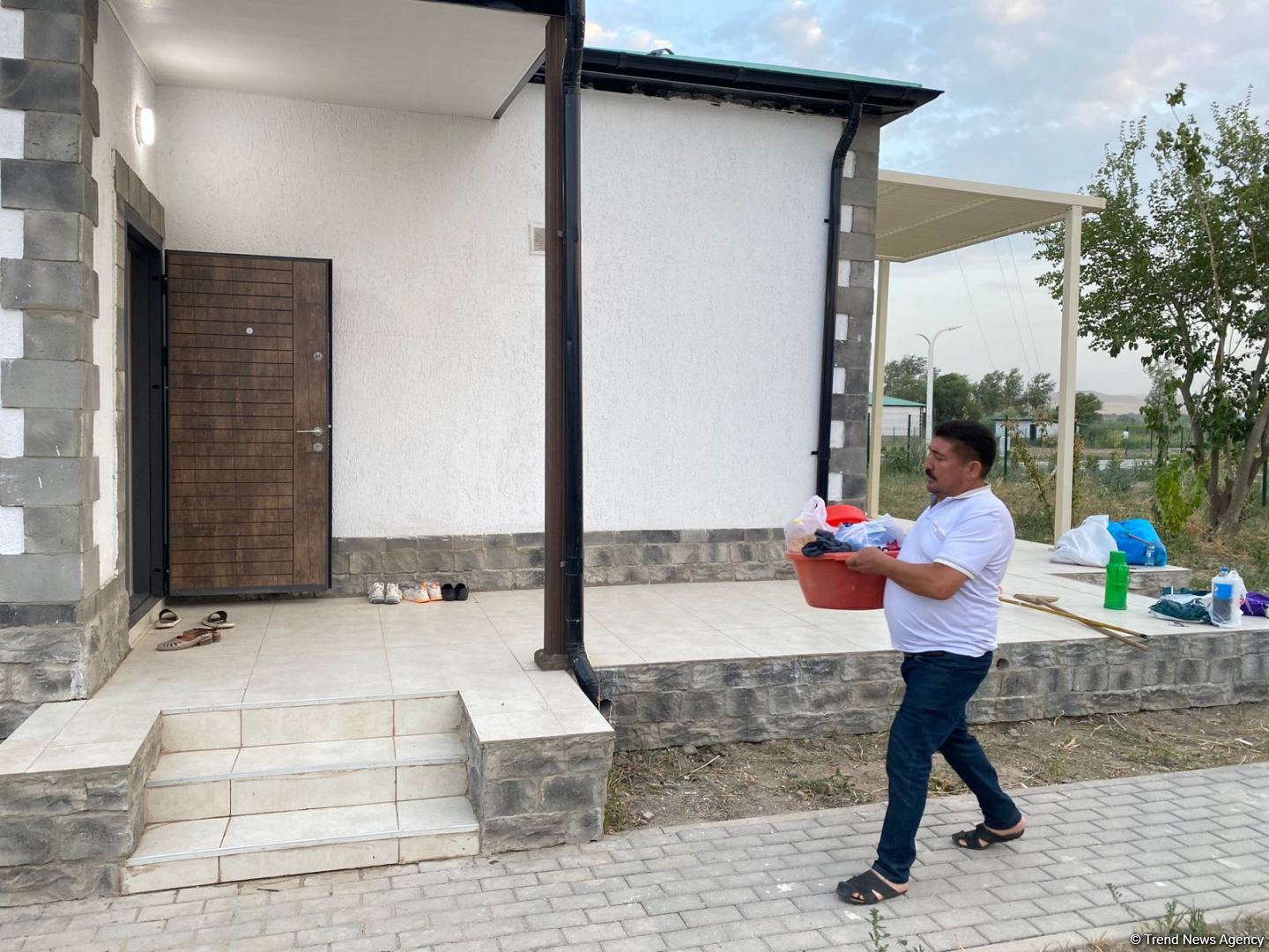Ağalı sakinlərinə öz evlərinin açarları təqdim olunub (FOTO)