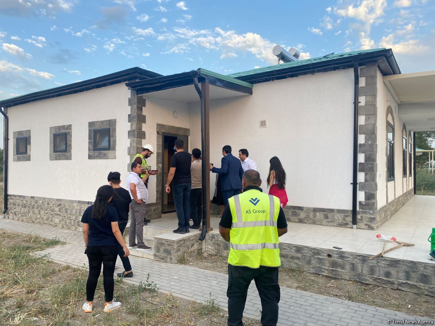Ağalı sakinlərinə öz evlərinin açarları təqdim olunub (FOTO)