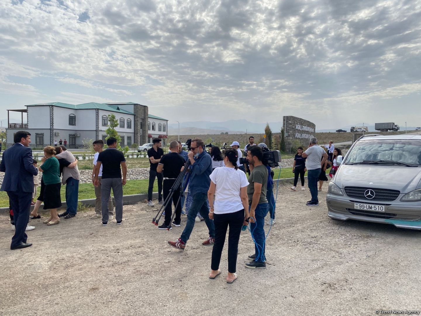 Ağalı kəndinin sakinləri öz yurdlarında (FOTO)