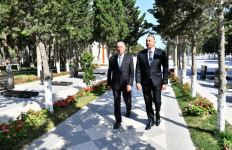 Prezident İlham Əliyev Sumqayıtda Şəhidlər xiyabanında aparılan əsaslı təmir və yenidənqurma işləri ilə tanış olub (YENİLƏNİB) (FOTO/VİDEO)