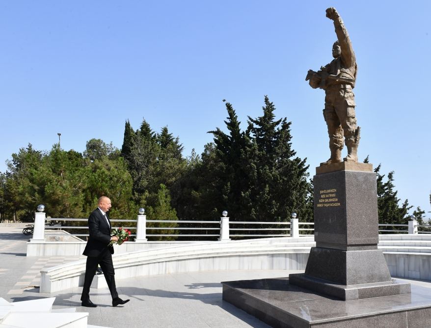 Prezident İlham Əliyev Sumqayıtda Şəhidlər xiyabanında aparılan əsaslı təmir və yenidənqurma işləri ilə tanış olub (YENİLƏNİB) (FOTO/VİDEO)