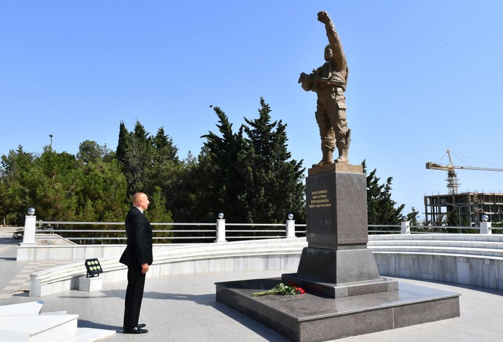 Prezident İlham Əliyev Sumqayıtda Şəhidlər xiyabanında aparılan əsaslı təmir və yenidənqurma işləri ilə tanış olub (YENİLƏNİB) (FOTO/VİDEO)