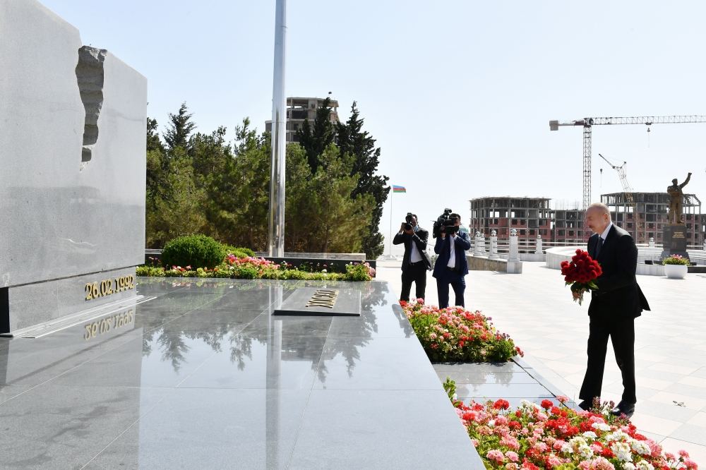 Prezident İlham Əliyev Sumqayıtda Şəhidlər xiyabanında aparılan əsaslı təmir və yenidənqurma işləri ilə tanış olub (YENİLƏNİB) (FOTO/VİDEO)