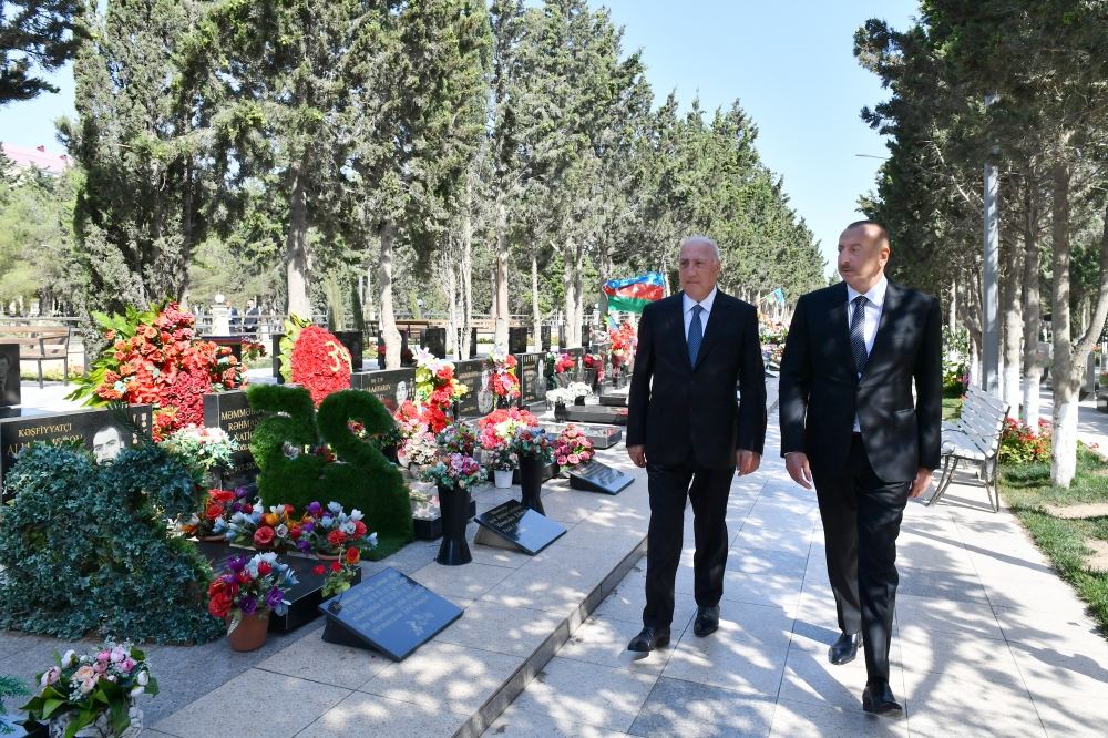 Prezident İlham Əliyev Sumqayıtda Şəhidlər xiyabanında aparılan əsaslı təmir və yenidənqurma işləri ilə tanış olub (YENİLƏNİB) (FOTO/VİDEO)