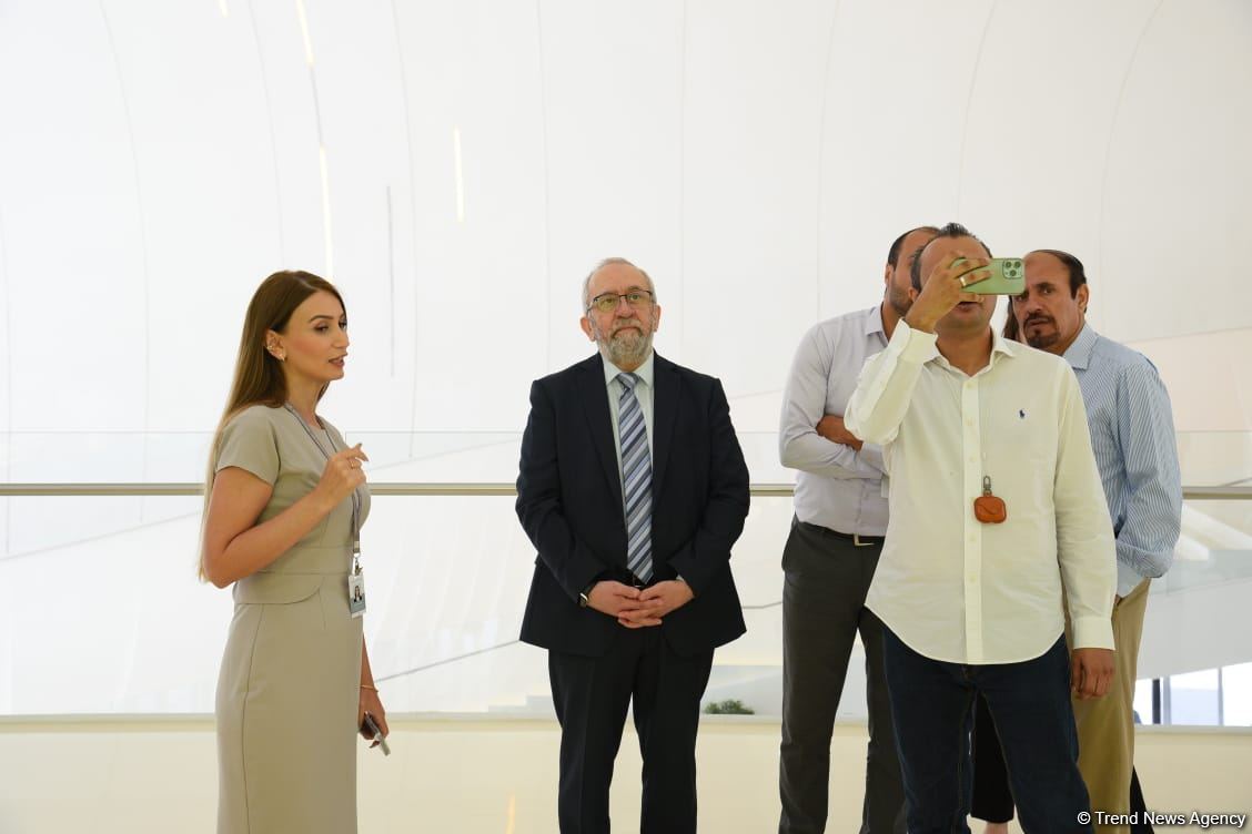 Beynəlxalq Media Forumunun iştirakçıları Heydər Əliyev Mərkəzində olublar (FOTO)