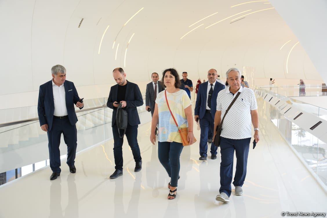 Beynəlxalq Media Forumunun iştirakçıları Heydər Əliyev Mərkəzində olublar (FOTO)
