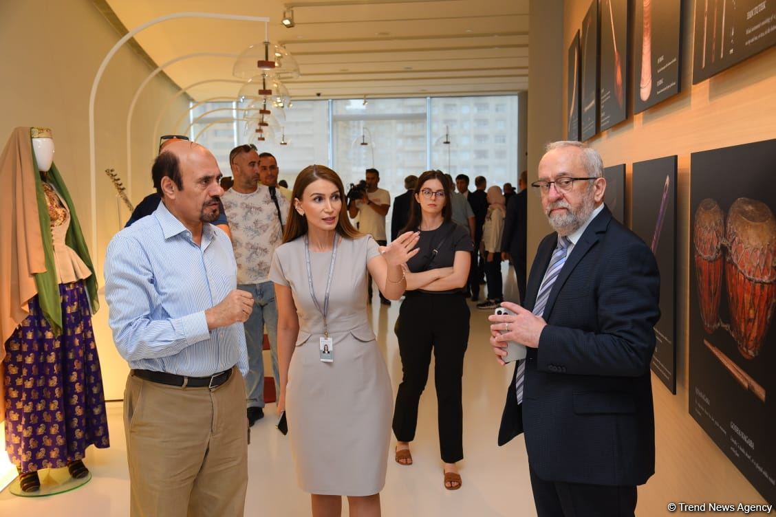 Beynəlxalq Media Forumunun iştirakçıları Heydər Əliyev Mərkəzində olublar (FOTO)