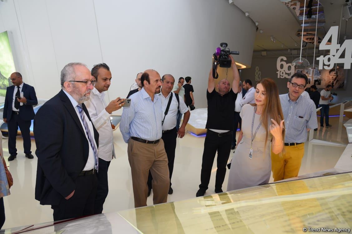 Beynəlxalq Media Forumunun iştirakçıları Heydər Əliyev Mərkəzində olublar (FOTO)