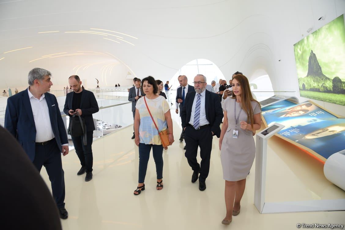 Beynəlxalq Media Forumunun iştirakçıları Heydər Əliyev Mərkəzində olublar (FOTO)