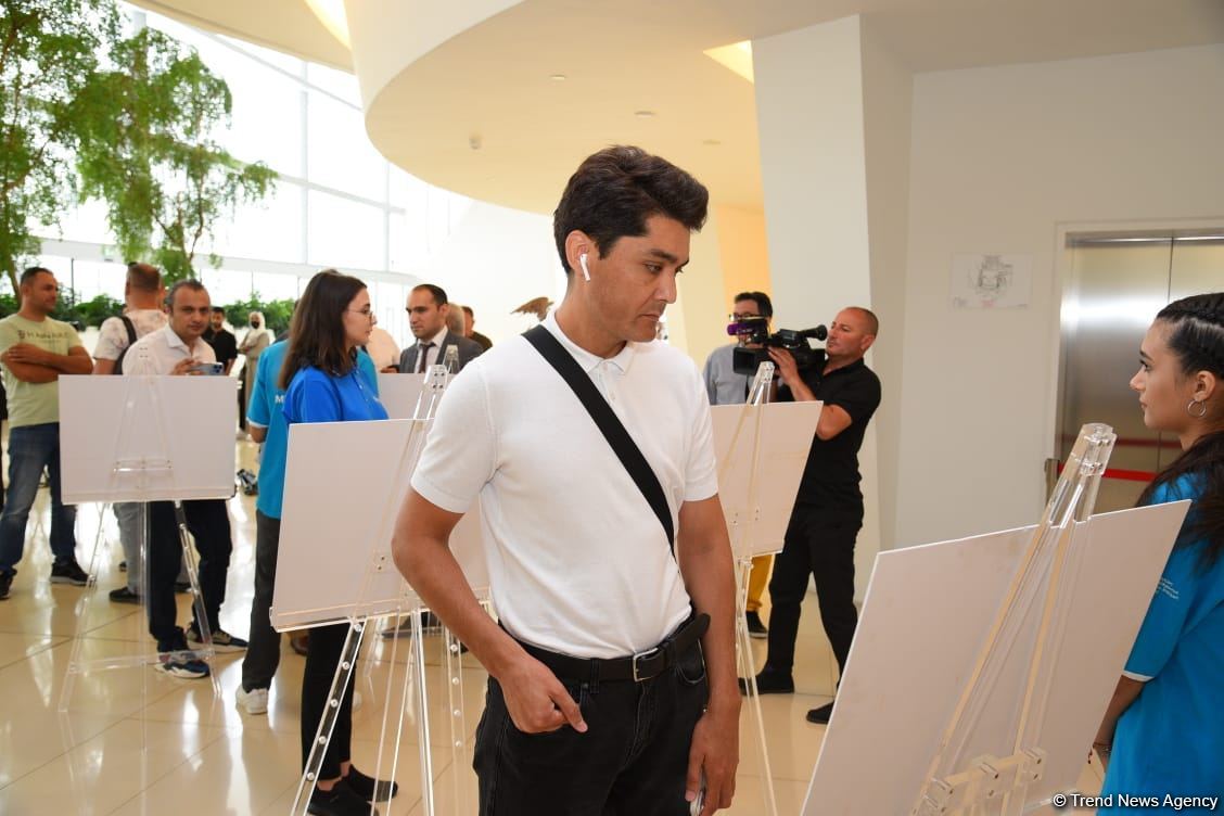 Beynəlxalq Media Forumunun iştirakçıları Heydər Əliyev Mərkəzində olublar (FOTO)