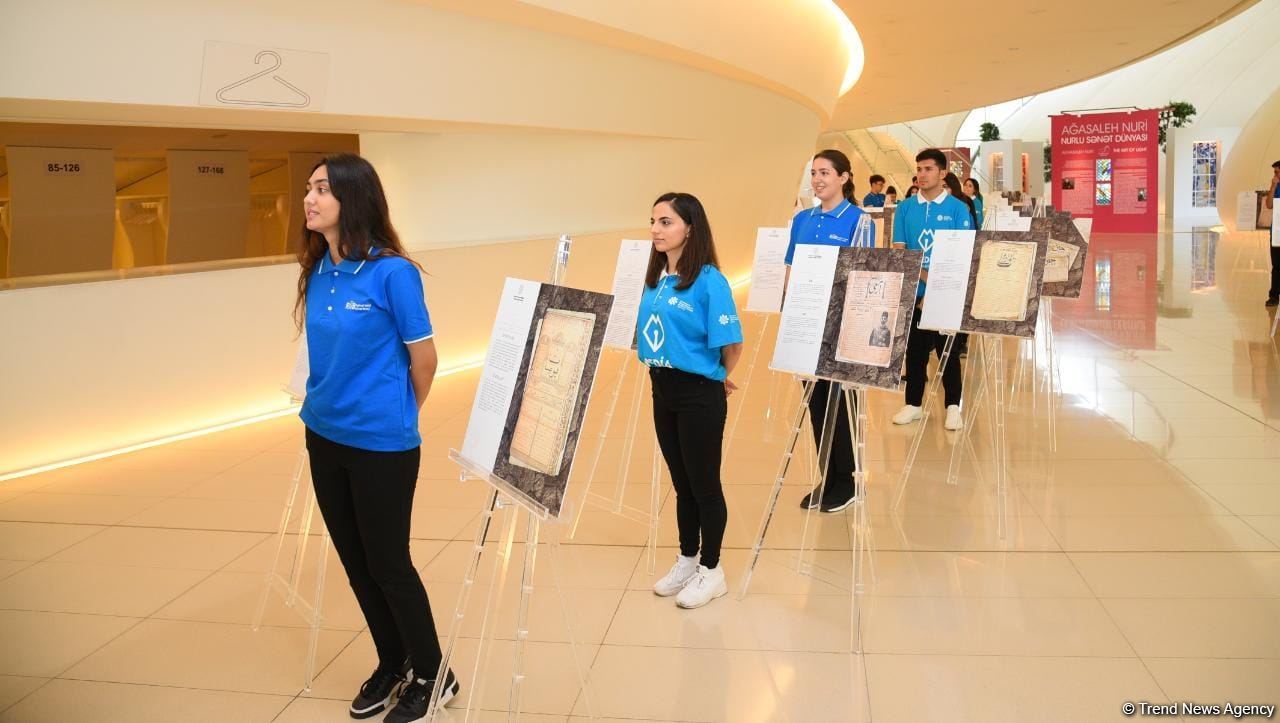 Beynəlxalq Media Forumunun iştirakçıları Heydər Əliyev Mərkəzində olublar (FOTO)