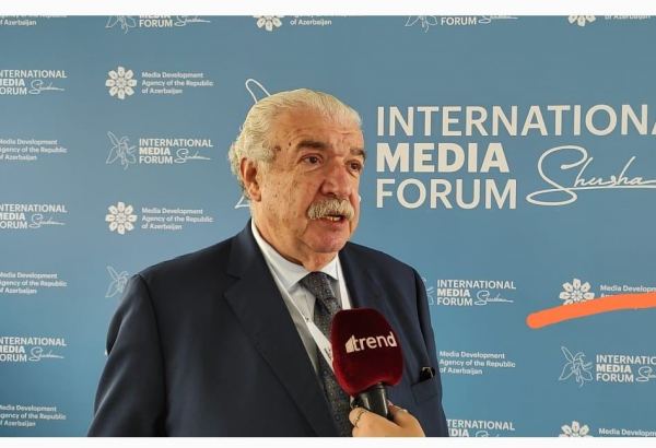 Vladimir Putin Mixail Qusmanı "Aleksandr Nevski" ordeni ilə təltif edib