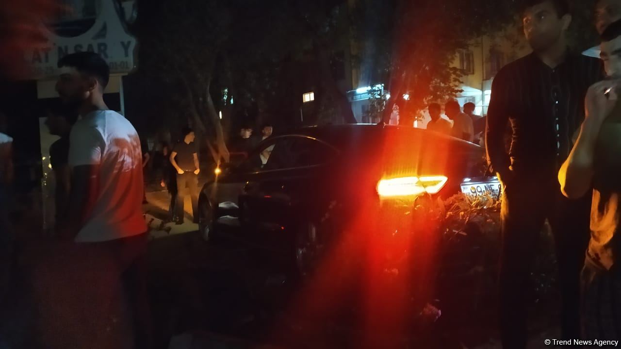 Bakıda iki minik avtomobili toqquşub (FOTO)