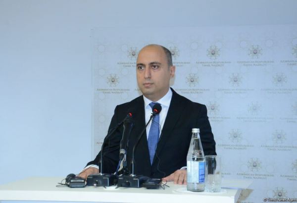 Məişət xarakterli müzakirələrdən dərin təhsil siyasəti mövzularına keçməliyik - Emin Əmrullayev