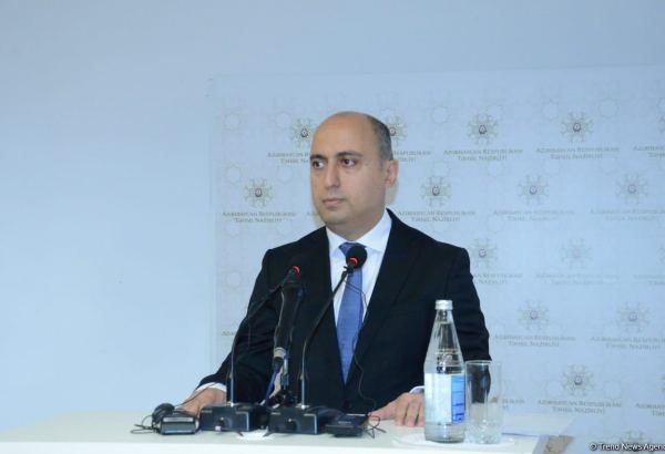 Məktəblərdə hər hansı bir məktəbli forması məcburi deyil - Nazir
