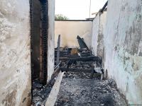 Ağcabədidə ev yanaraq külə dönüb (FOTO)