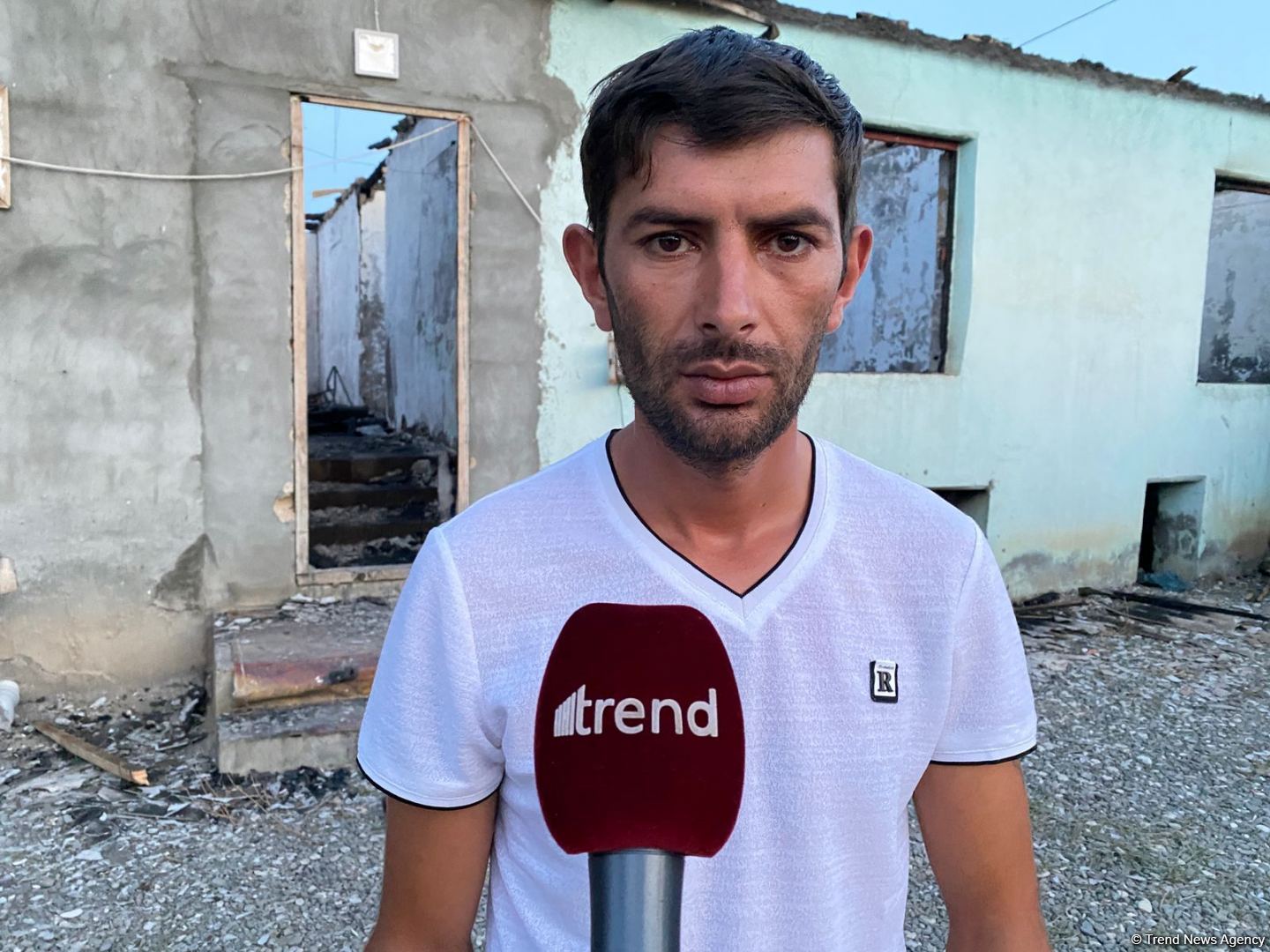 Ağcabədidə ev yanaraq külə dönüb (FOTO)