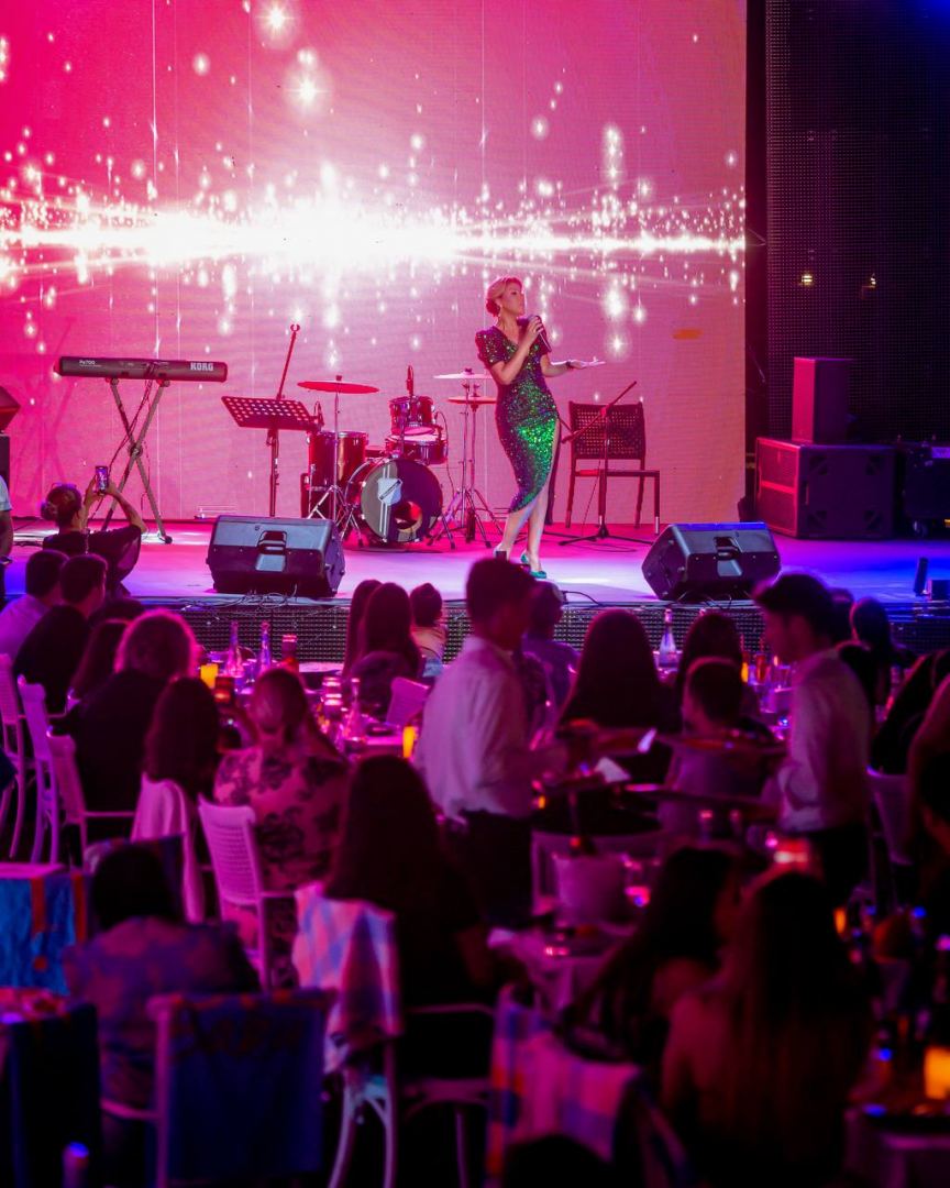 Gülben Ergen Bakıda konsertdə böyük coşqu yaratdı (FOTO/VİDEO)