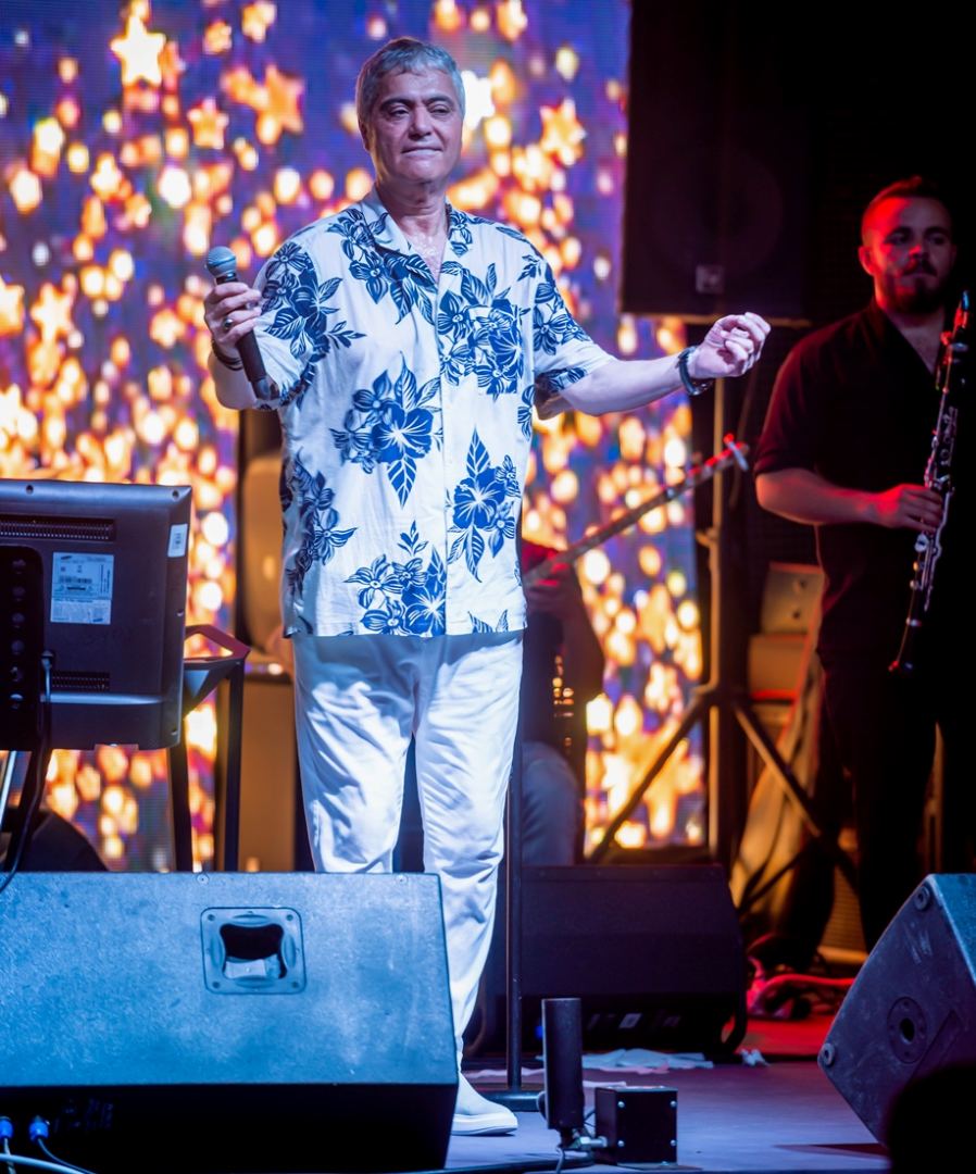 Çengiz Kurtoğlu Bakıdakı "Şazeli bahçe" festivalında konsertlə çixış edib (FOTO/VİDEO)