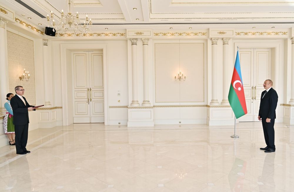 Prezident İlham Əliyev Avstriyanın Azərbaycanda yeni təyin olunmuş səfirinin etimadnaməsini qəbul edib (FOTO/VİDEO) (YENİLƏNİB)