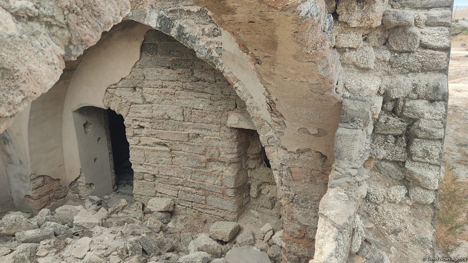 Bakıda XIX əsrə aid hamam məhv olmaq üzrədir (FOTO)