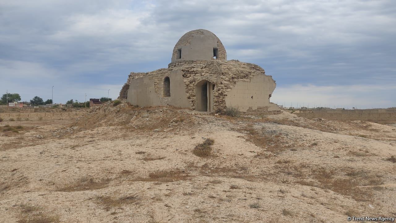 Bakıda XIX əsrə aid hamam məhv olmaq üzrədir (FOTO)