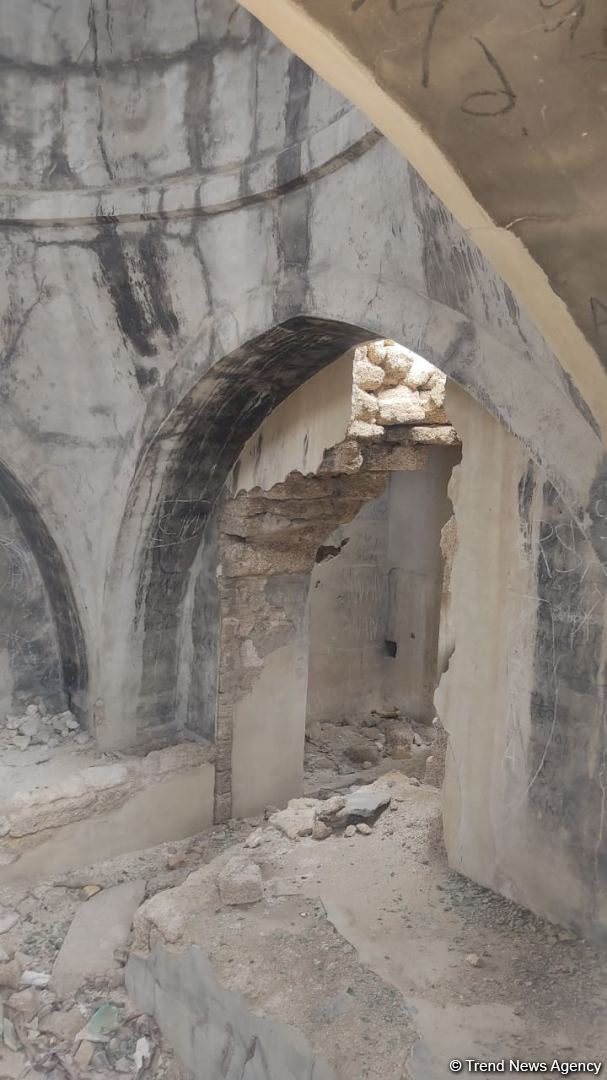 Bakıda XIX əsrə aid hamam məhv olmaq üzrədir (FOTO)