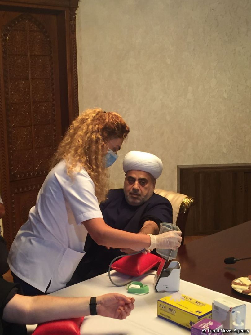 Azərbaycanda dini konfessiya rəhbərləri qanvermə aksiyasında iştirak ediblər (FOTO)