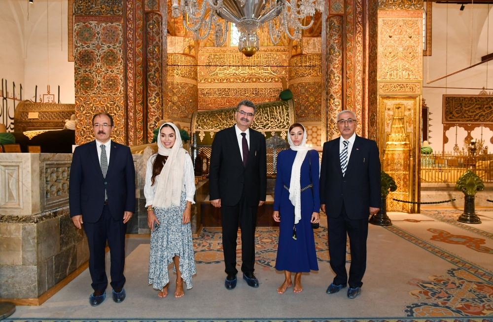 Birinci vitse-prezident Mehriban Əliyeva və Heydər Əliyev Fondunun vitse-prezidenti Leyla Əliyeva Konyada Mövlanə muzeyini ziyarət ediblər (FOTO/VİDEO)