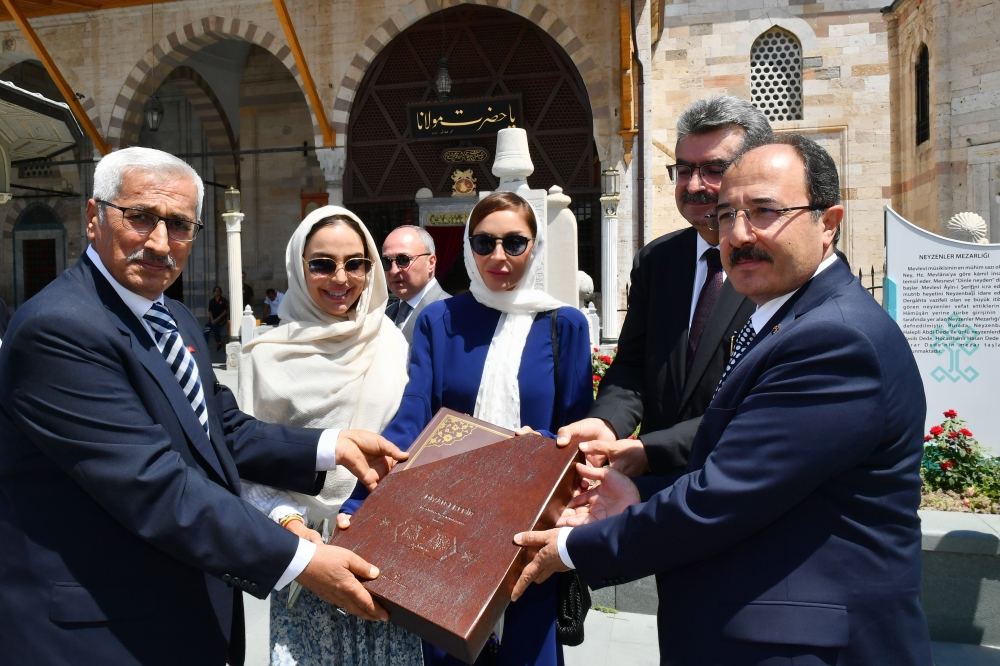 Birinci vitse-prezident Mehriban Əliyeva və Heydər Əliyev Fondunun vitse-prezidenti Leyla Əliyeva Konyada Mövlanə muzeyini ziyarət ediblər (FOTO/VİDEO)