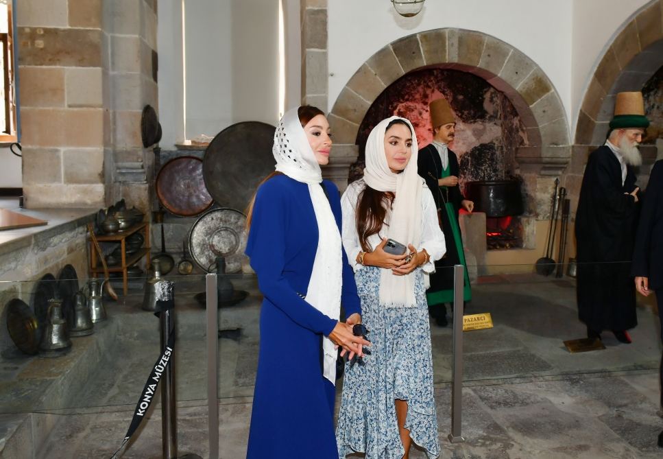 Birinci vitse-prezident Mehriban Əliyeva və Heydər Əliyev Fondunun vitse-prezidenti Leyla Əliyeva Konyada Mövlanə muzeyini ziyarət ediblər (FOTO/VİDEO)