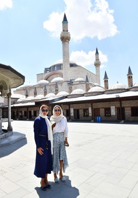 Birinci vitse-prezident Mehriban Əliyeva və Heydər Əliyev Fondunun vitse-prezidenti Leyla Əliyeva Konyada Mövlanə muzeyini ziyarət ediblər (FOTO/VİDEO)