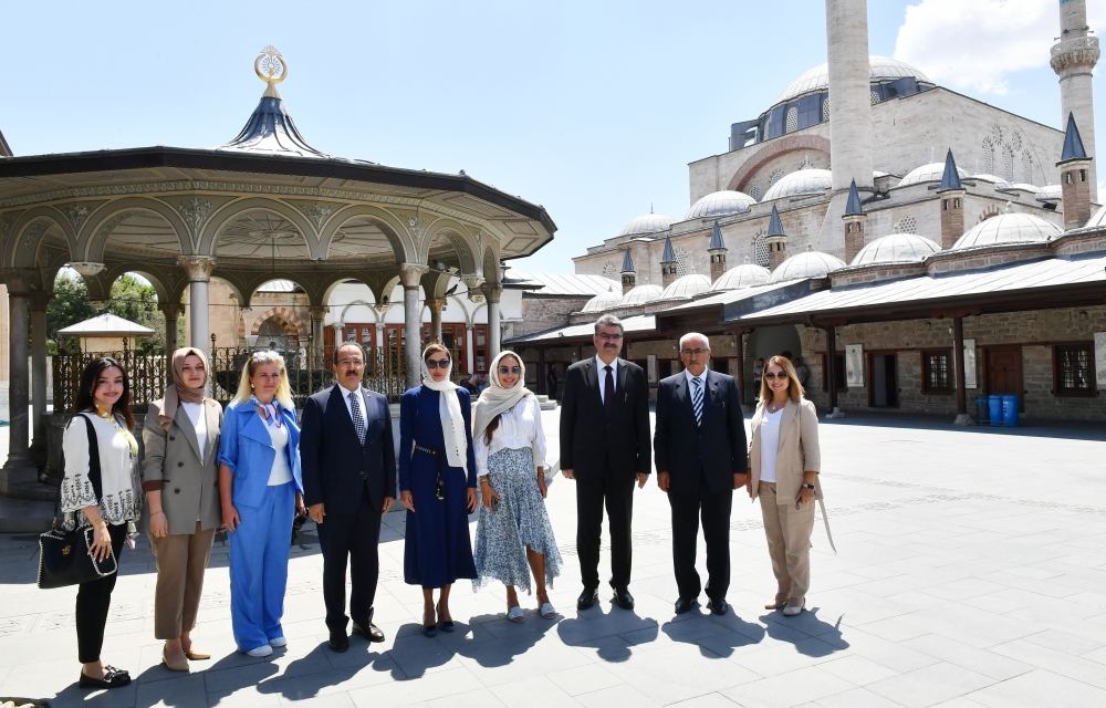 Birinci vitse-prezident Mehriban Əliyeva və Heydər Əliyev Fondunun vitse-prezidenti Leyla Əliyeva Konyada Mövlanə muzeyini ziyarət ediblər (FOTO/VİDEO)