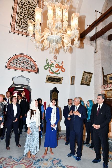 Birinci vitse-prezident Mehriban Əliyeva və Heydər Əliyev Fondunun vitse-prezidenti Leyla Əliyeva Konyada Mövlanə muzeyini ziyarət ediblər (FOTO/VİDEO)