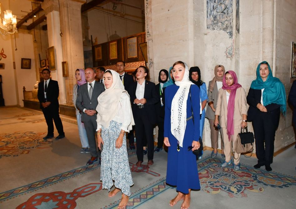 Birinci vitse-prezident Mehriban Əliyeva və Heydər Əliyev Fondunun vitse-prezidenti Leyla Əliyeva Konyada Mövlanə muzeyini ziyarət ediblər (FOTO/VİDEO)