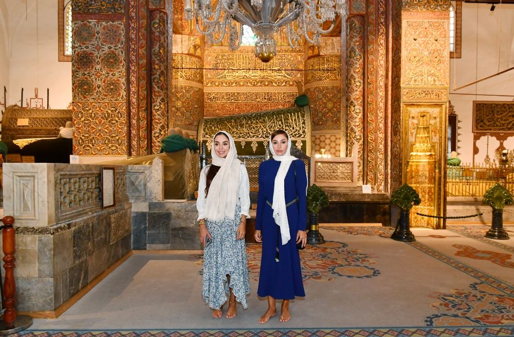 Birinci vitse-prezident Mehriban Əliyeva və Heydər Əliyev Fondunun vitse-prezidenti Leyla Əliyeva Konyada Mövlanə muzeyini ziyarət ediblər (FOTO/VİDEO)
